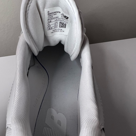 NEW BALANCE 550 | M-8.5 W-10 - Picture 4 of 4